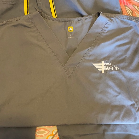 Pima Medical Institute scrubs - Picture 4 of 4